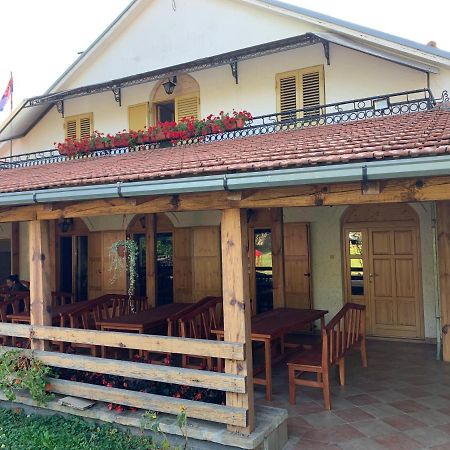 Domacinstvo Bakic Irig Exterior foto